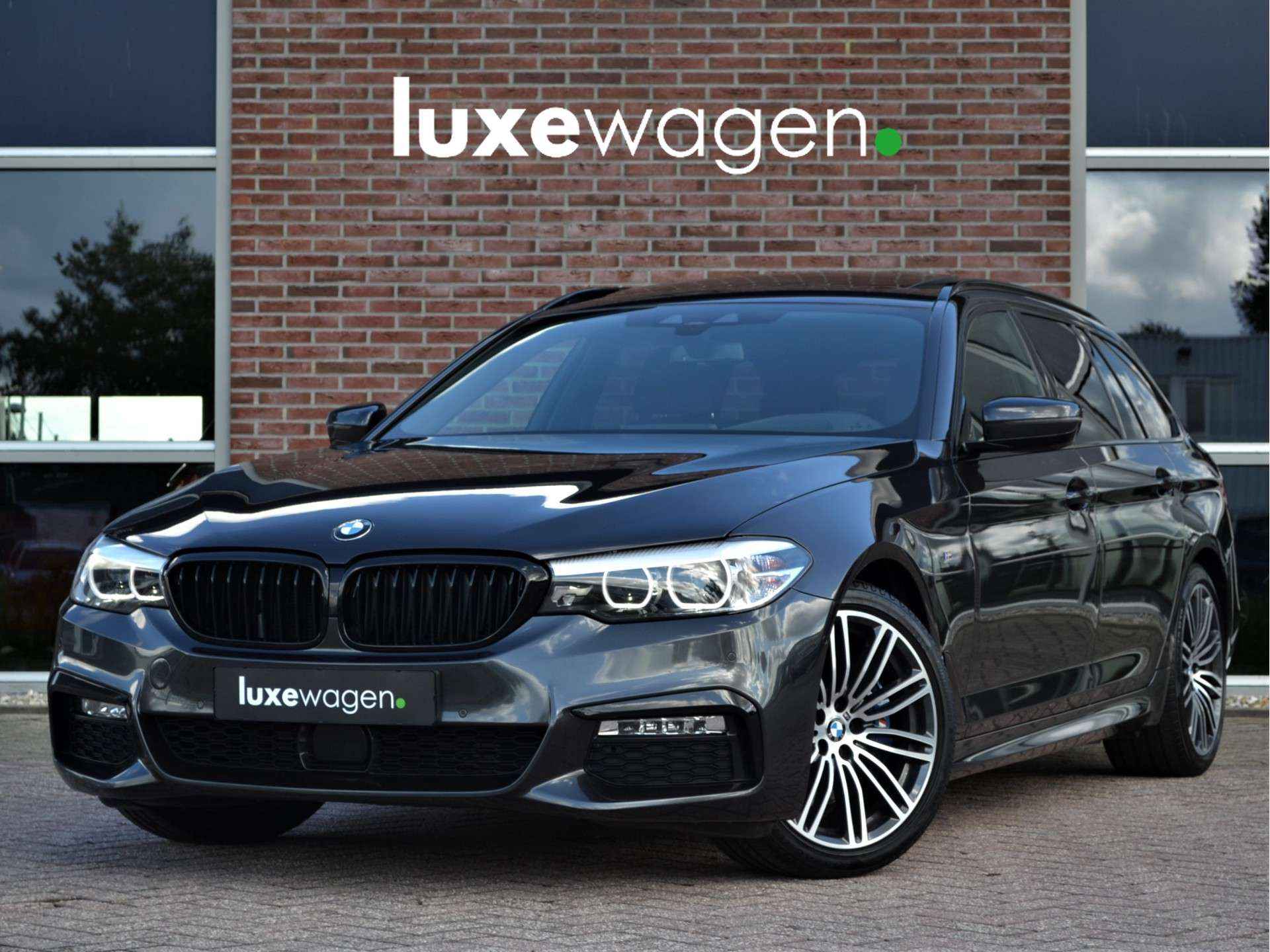 regeling legering ontrouw BMW 5 Serie Touring 530d xDrive 265pk M-Sport Pano Comfort DA+ H/K ACC HUD  Display+Keyless bij Luxewagen JOURE