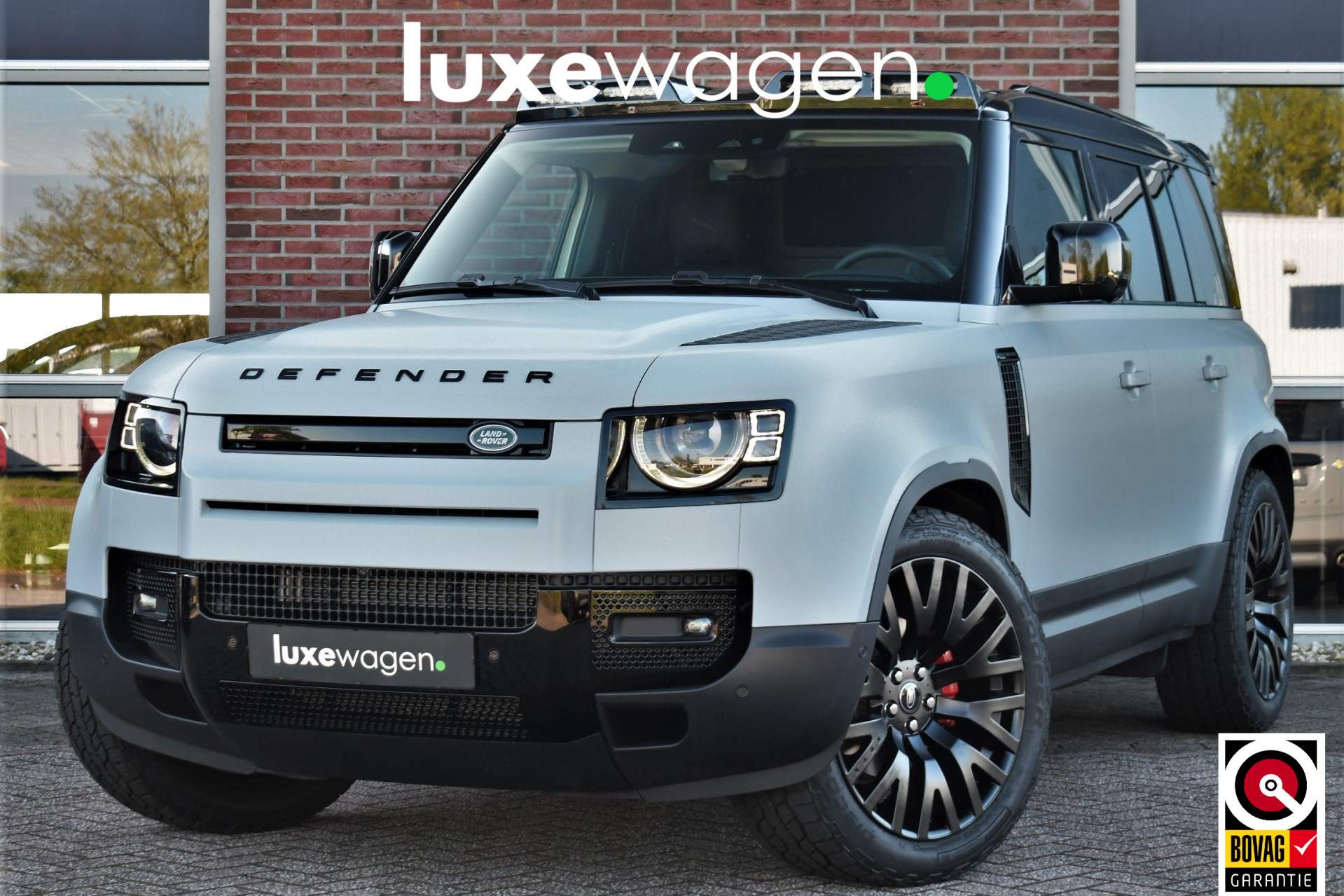 Land Rover Defender 110 D250 3.0 SE 38206765-0.jpg | Luxewagen