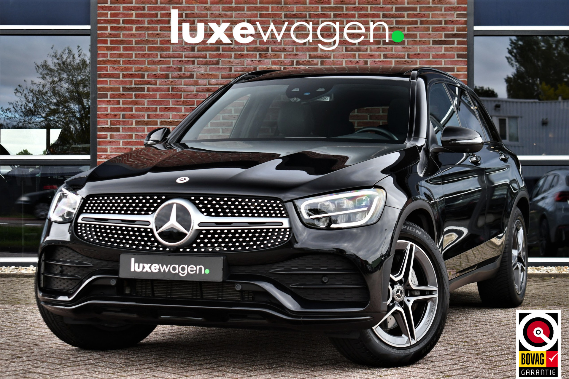 Mercedes-Benz GLC 300e 4M AMG 56920086-0.jpg | Luxewagen